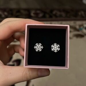 Pandora Silver Snowflake Earrings ❄️
